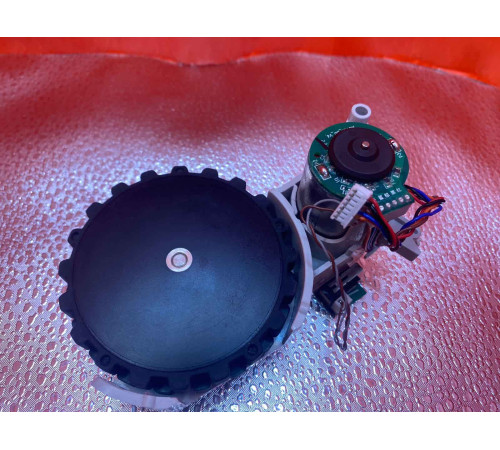 Колесо с редуктором правое R для робот пылесоса Dreame Robot Vacuum and Mop D10 Plus RLS3D оригинал с разбора