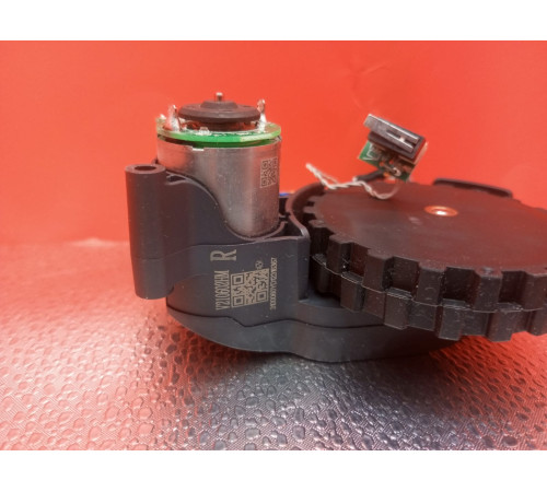 Колесо с редуктором правое R для робот пылесоса Xiaomi Mi Roborock S5 Max оригинал с разбора