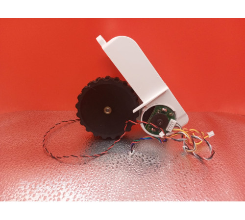 Колесо с редуктором левое L (белый) для робот пылесоса Xiaomi Mi Robot Vacuum Mop P (Mijia LDS SKV4109GL / STYTJ02YM) оригинал с разбора